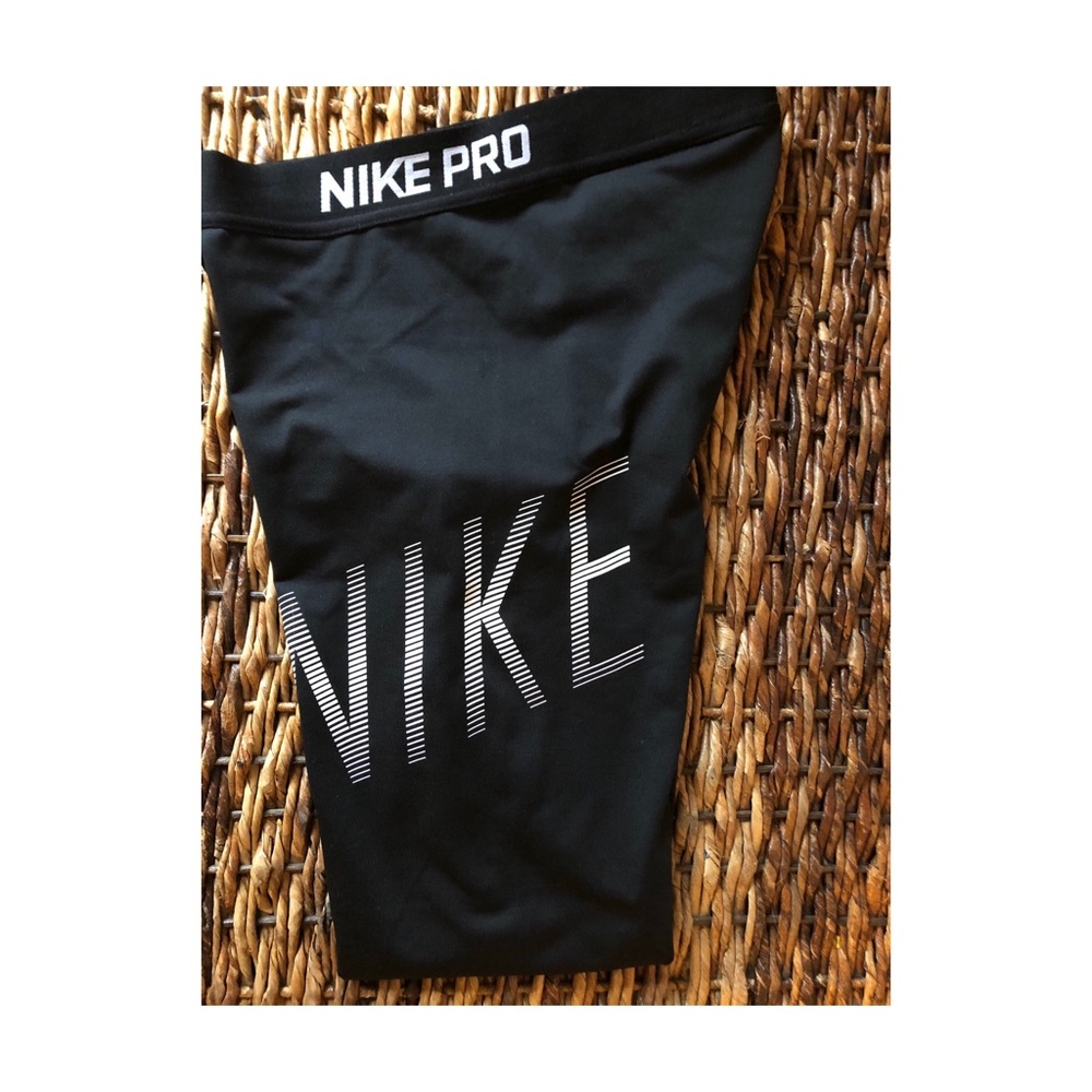 Nike pro cropped leggings